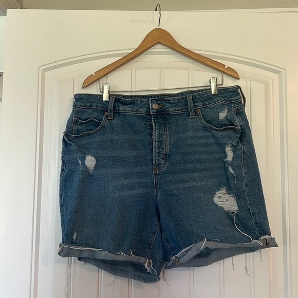 Old Navy Sky High Jean Shorts Size 18 - Picture 1 of 5